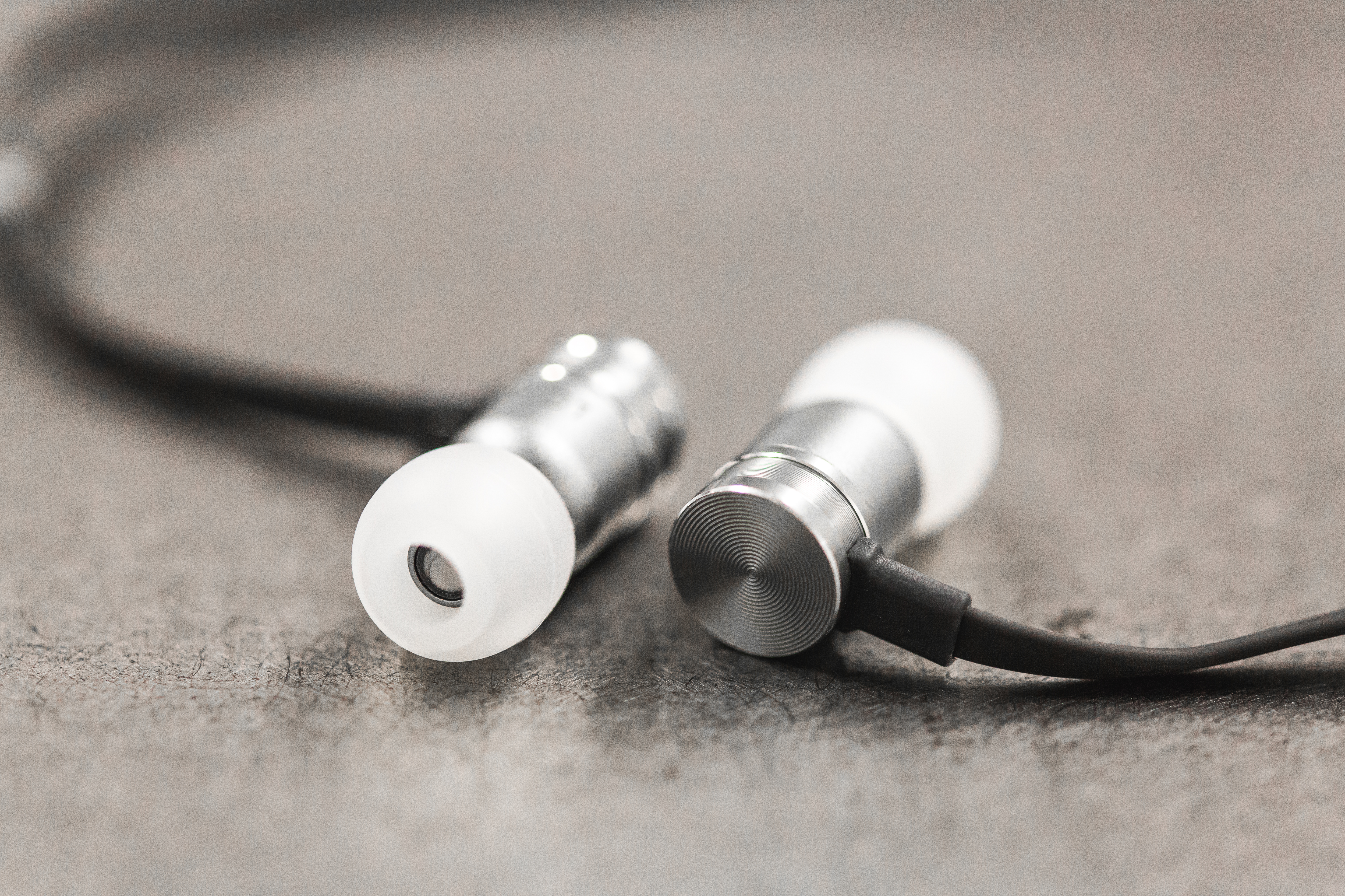 Master & Dynamic ME01